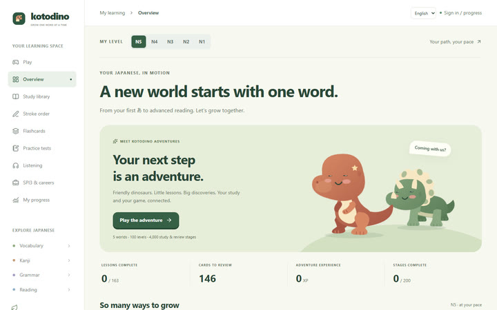 Kotodinoのキャプチャ:英語版トップページ(「A new world starts with one word」)と、恐竜のMomoとHana。